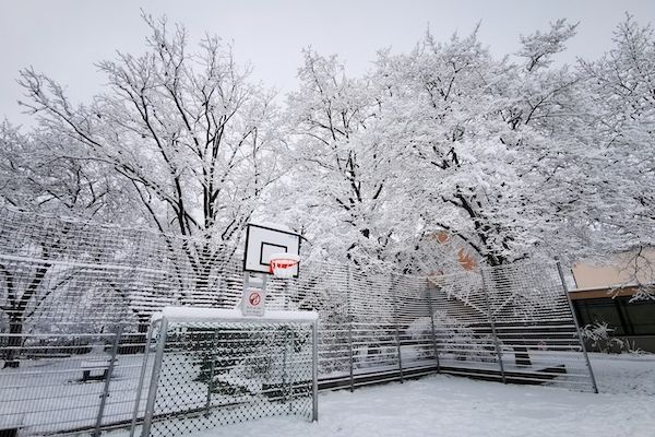 fussballplatz schnee
