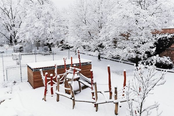 spielplatz schnee 2